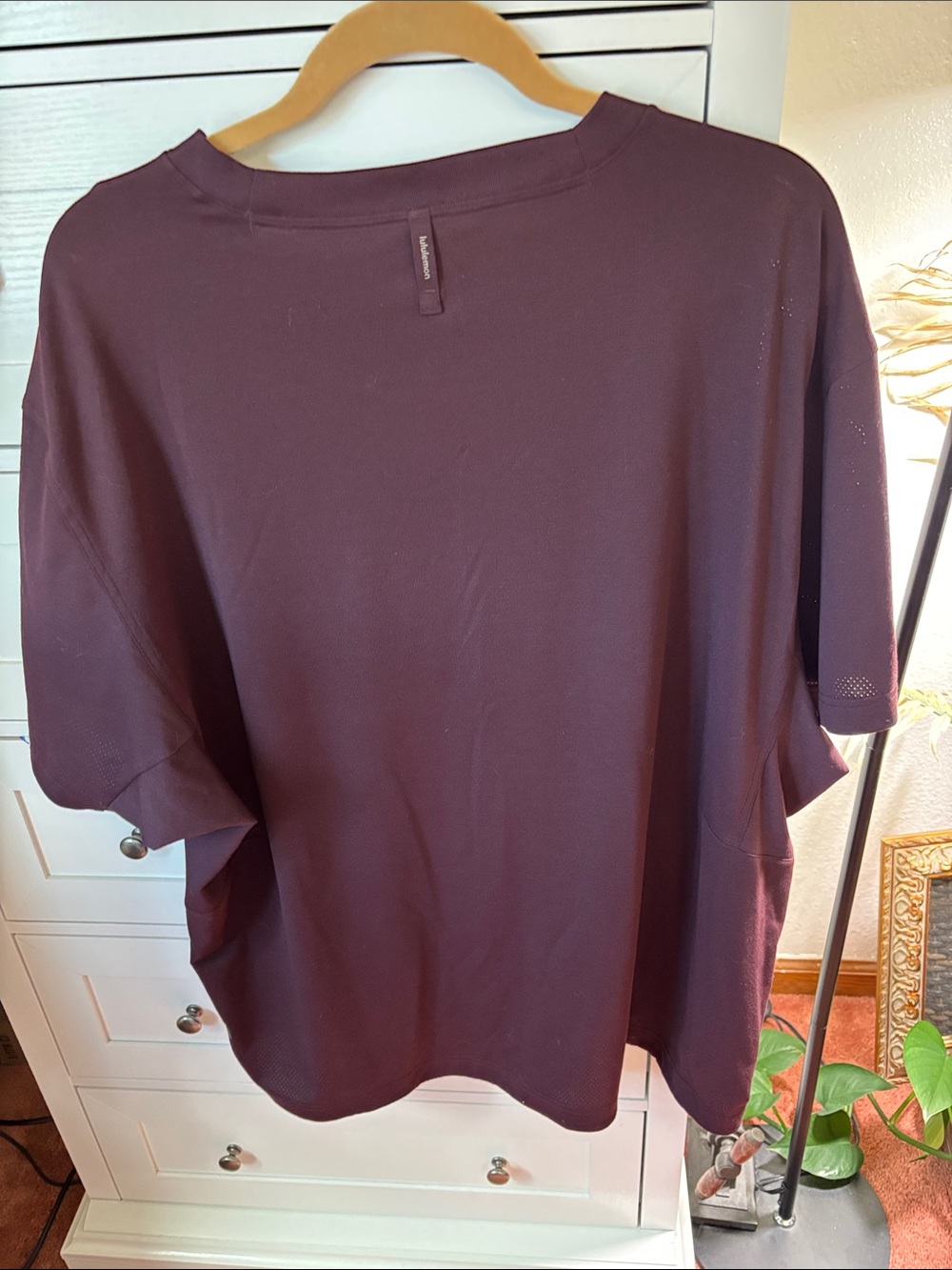 lululemon athletica Men's Short Sleeve Tee in Midnight Plum Size XL - Picture 9 of 9